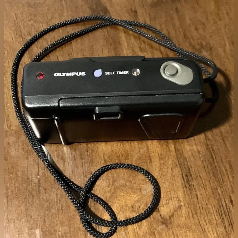 Olympus Infinity S 35mm Point and Shoot Film Camera 1:3,5 W/ Case And Manual